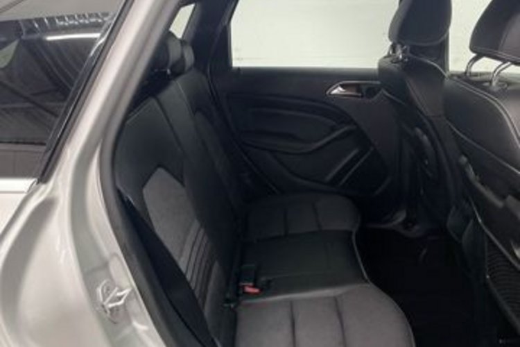 Mercedes-Benz B 180 B 180 d 7G-DCT URBAN AHK+NAVI+KLIMA+SITZHEIZUNG+