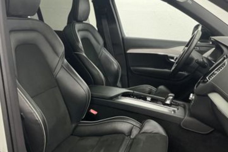 Volvo XC90 XC90 T8 R-DESIGN RECH AWD 7SITZ+PANO+AHK+STANDH+