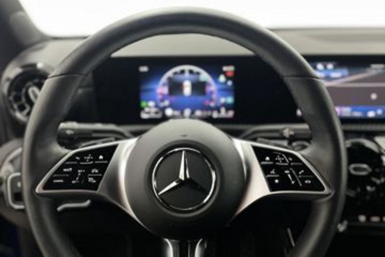Mercedes-Benz A 200 A 200 d Limousine LED+KAMERA+DISTRONIC+CARPLAY+