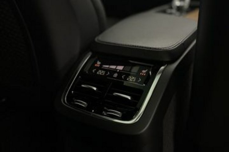 Volvo XC90 XC90 T8 PLUS BRIGHT RECH AWD 7SITZ+PANO+AHK+MEMO