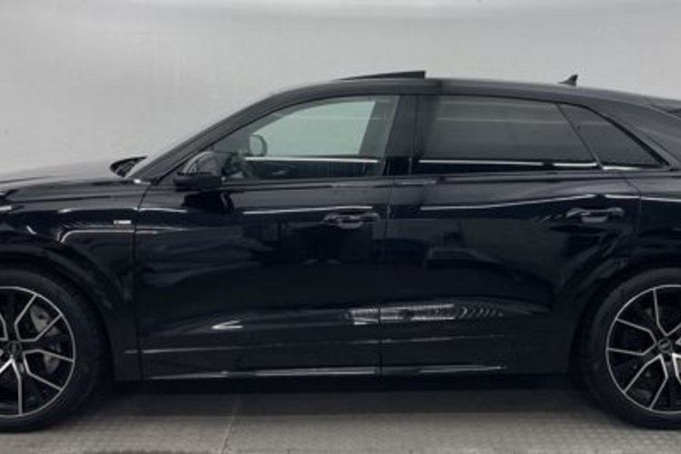 Audi Q8 Q8 50 TDI quattro S line PANO+AHK+LUFT+22Z+MEMO+