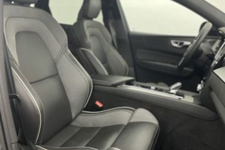 Volvo XC60 XC60 B4 AWD PLUS DARK PANO+AHK+MEMORY+H&amp;K+LED+