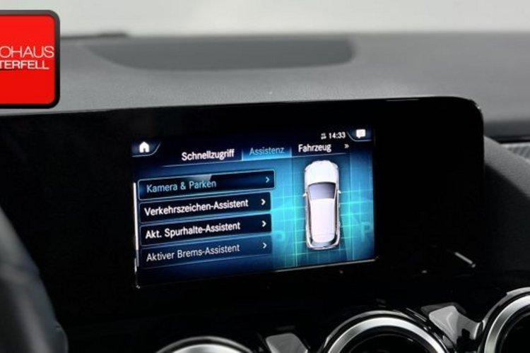 Mercedes-Benz GLA 200 GLA 200 d AMG CARBON PANO+AHK+KAMERA+LED+CARPLAY