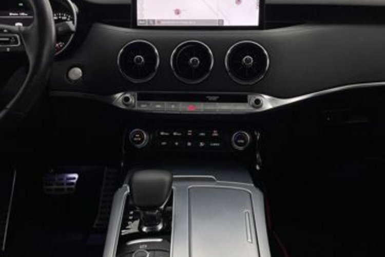 Kia Stinger Stinger 3.3 T-GDI AWD GT PANO+H&amp;K+HUD+SITZKLIMA+