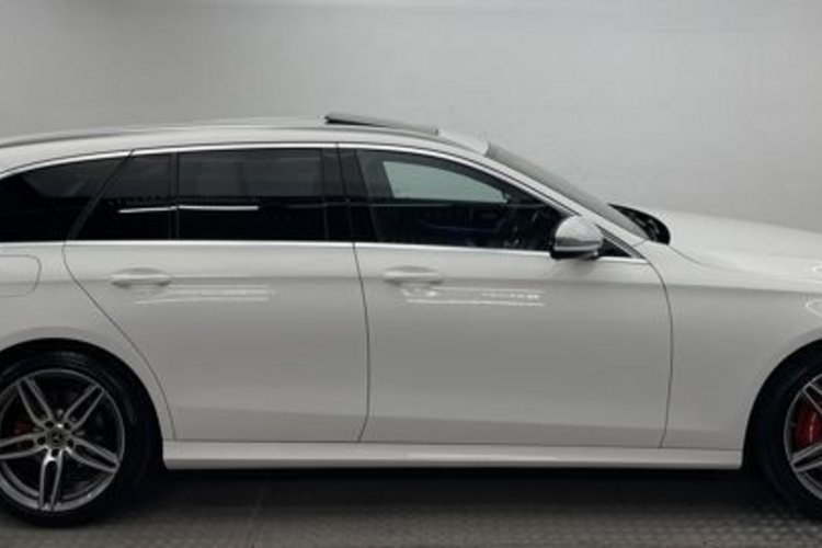 Mercedes-Benz E 300 E 300 T AMG LINE SCHIEBEDACH+KAMERA+CARPLAY+LED