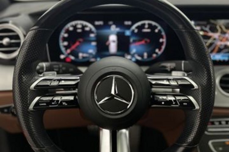 Mercedes-Benz E 400 E 400 d T 4M AMG NIGHT PANO+ABC+KEYLESS+MEMO+HUD