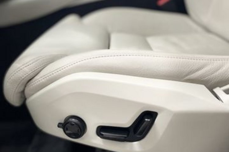 Volvo XC90 XC90 B5 AWD ULTIMATE BRIGHT 7SITZ+PANO+AHK+NUBUK