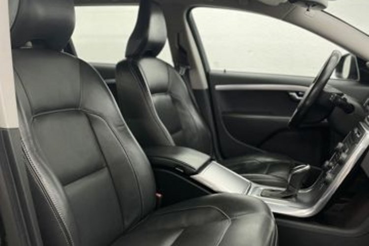 Volvo V70 V70 D4 LINJE SVART BI-XENON+PDC+NAVI+TEMPOMAT+