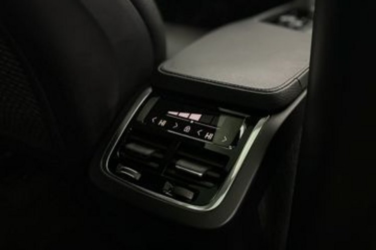 Volvo XC90 XC90 B5 D AWD 7SITZ+PANO+LUFT+360+HUD+H/K+4-ZONE