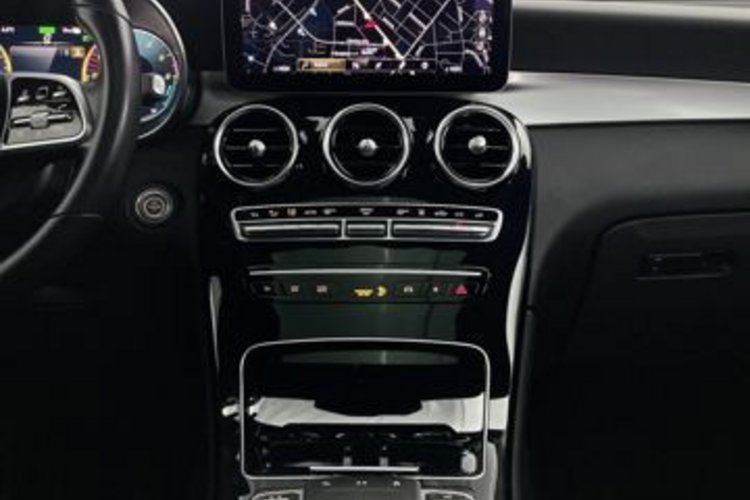 Mercedes-Benz GLC 300 GLC 300 de 4M NIGHT AMG 20Z PANO+AHK+AIR-BODY+