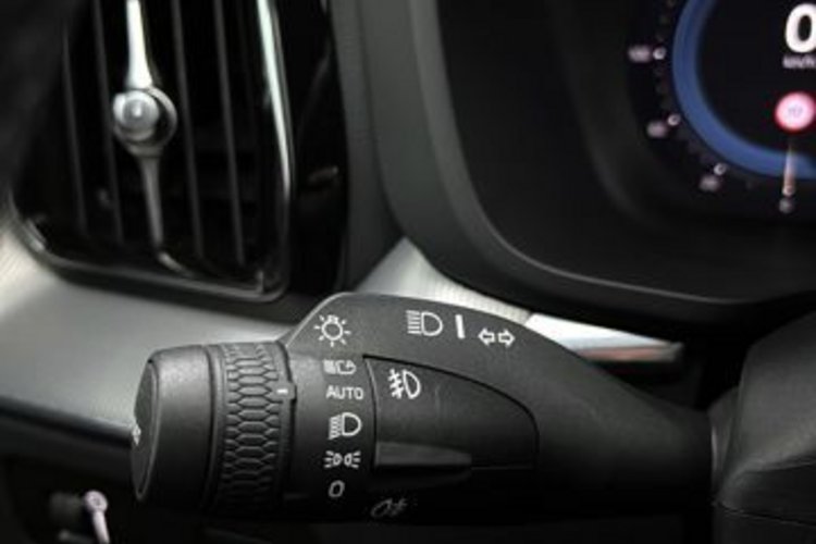 Volvo XC60 XC60 B5 B AWD R-DESIGN HUD+AHK+MEMORY+GOOGLE+LED