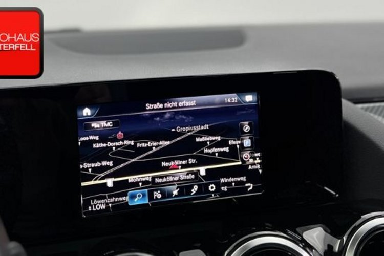 Mercedes-Benz GLA 200 GLA 200 d AMG CARBON PANO+AHK+KAMERA+LED+CARPLAY