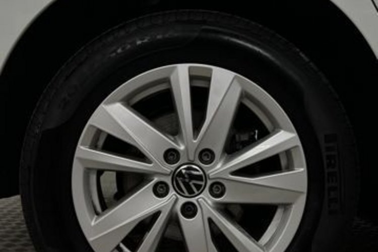 Volkswagen Touran Touran 2.0 TDI 7SITZ+PANO+AHK+STANDHEIZUNG+KAMER