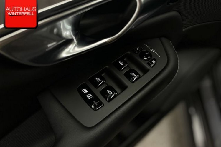 Volvo XC90 XC90 T8 PLUS DARK RECH AWD 7SITZ+PANO+AHK+STANDH