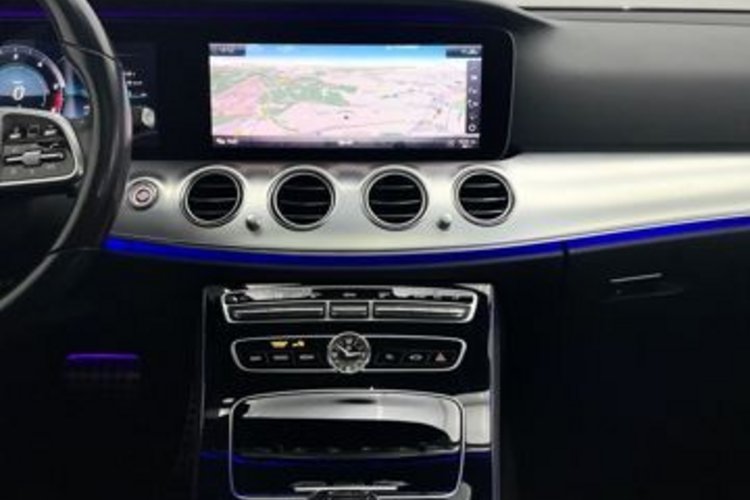 Mercedes-Benz E 220 E 220 d 4M T AVANTGARDE ALL-TERRAIN PANO+LUFT+