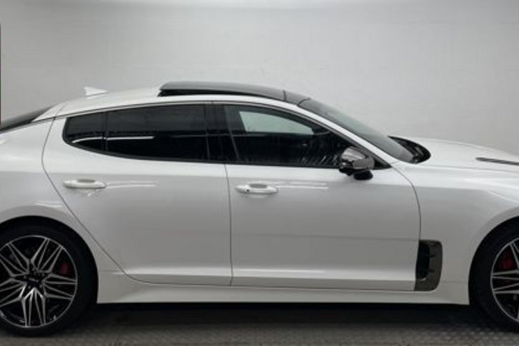 Kia Stinger Stinger 3.3 T-GDI AWD GT PANO+H&amp;K+HUD+SITZKLIMA+