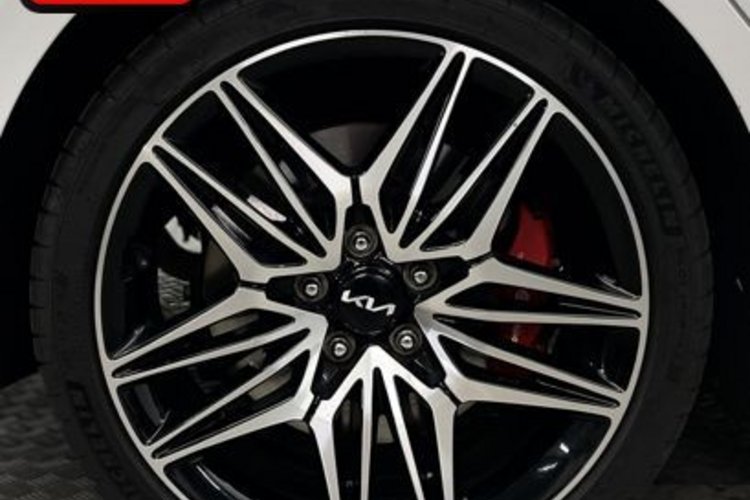 Kia Stinger Stinger 3.3 T-GDI AWD GT PANO+H&amp;K+HUD+SITZKLIMA+