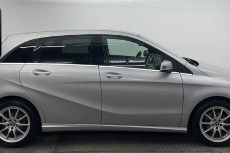 Mercedes-Benz B 180 B 180 d 7G-DCT URBAN AHK+NAVI+KLIMA+SITZHEIZUNG+