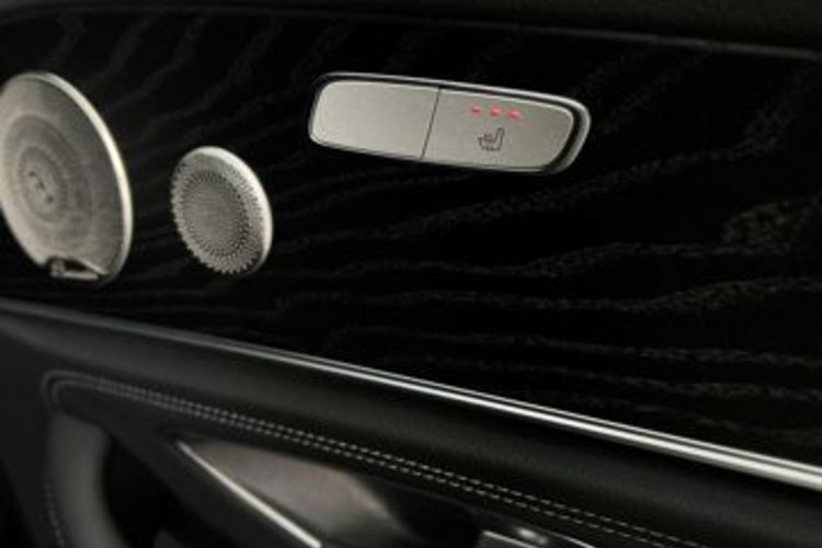 Mercedes-Benz E 400 E 400 d T 4M AMG NIGHT PANO+AIR-BODY+AHK+STANDH+
