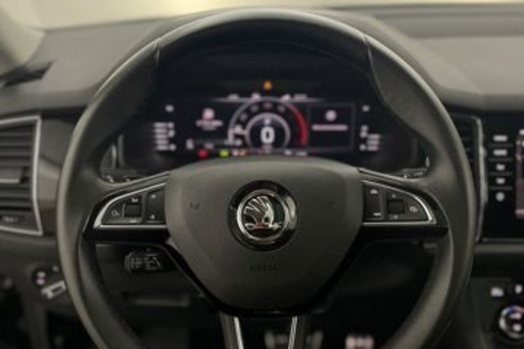 Skoda Kodiaq Kodiaq 2.0 TDI DSG L&amp;K 7SITZ+PANO+AHK+STANDHZG+
