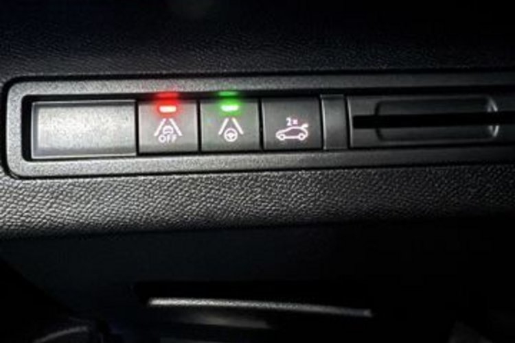 Peugeot 5008 5008 Hybrid 136 e-DSC GT BLACK TONE 7SITZ+PANO+