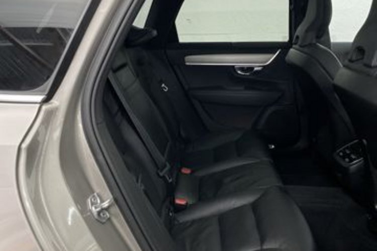 Volvo V90 V90 D4 PRO PANO+AHK+360+HUD+H&amp;K+STANDHEIZUNG+LED