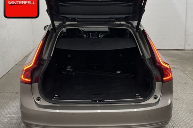 Volvo V90 V90 D4 PRO PANO+AHK+360+HUD+H&amp;K+STANDHEIZUNG+LED