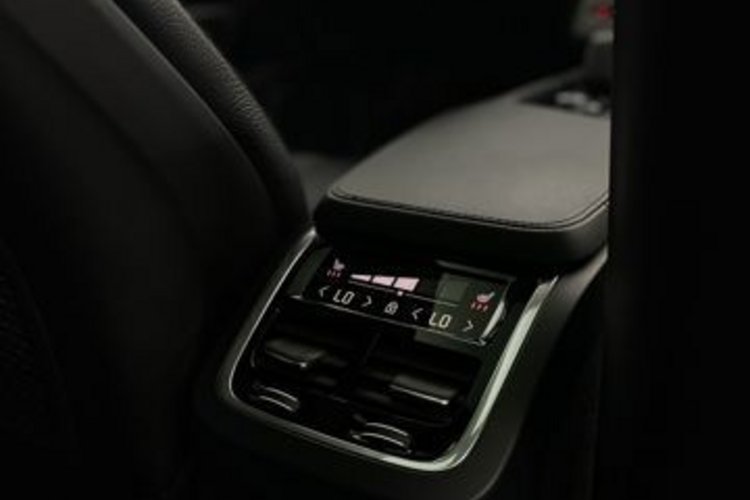 Volvo XC90 XC90 T8 PLUS DARK RECH AWD 7SITZ+PANO+STANDHZG+