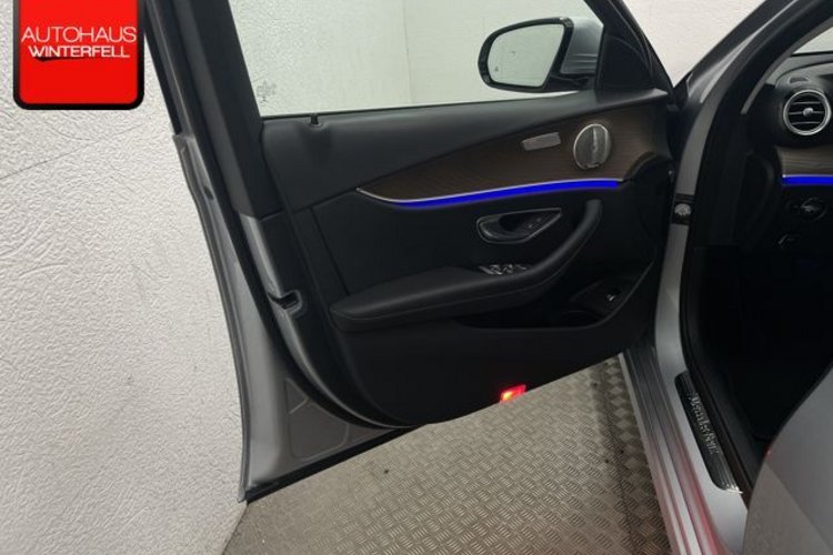 Mercedes-Benz E 400 E 400 d T 4M AVANTGARDE PANO+AHK+KEYLESS+DISTRO+