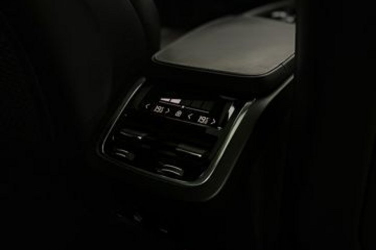 Volvo XC90 XC90 B5 B AWD PANO+AHK+LUFT+360+HUD+H/K+MEMORY+