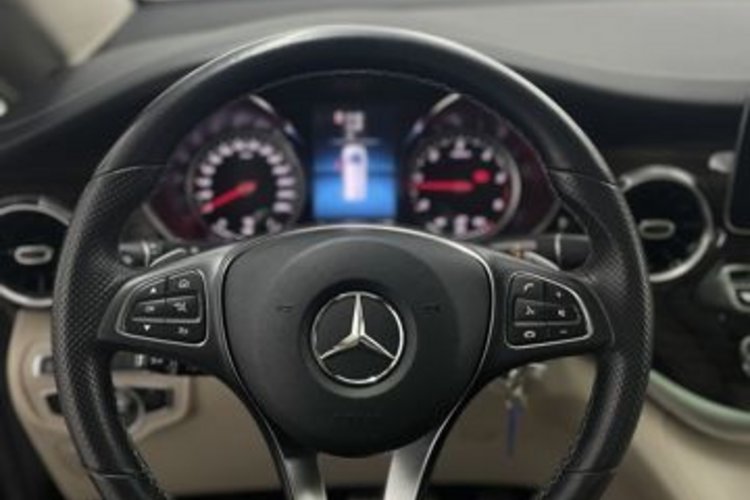 Mercedes-Benz V 300 V 300 d 4M LANG AMG NIGHT 7SITZ+PANO+AHK+STANDH+