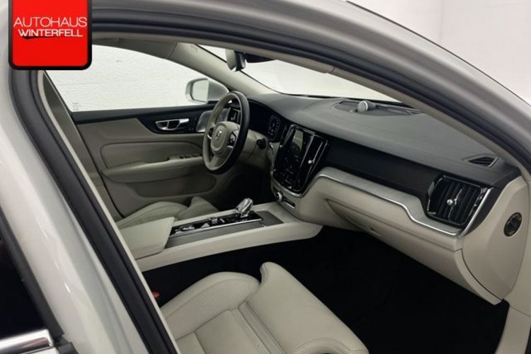Volvo V60 V60 B4 INSCRIPTION PANO+B&amp;W+AHK+360+STANDHEIZUNG