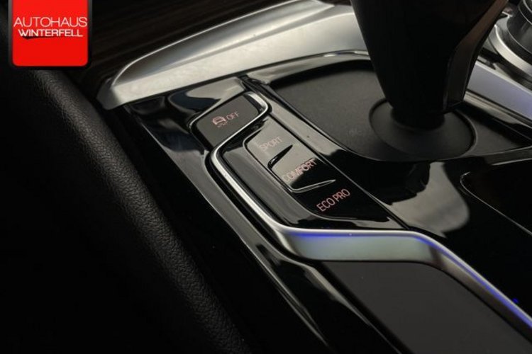 BMW 520 520 d xDrive Sport Line PANO+AHK+STANDHEIZUNG+