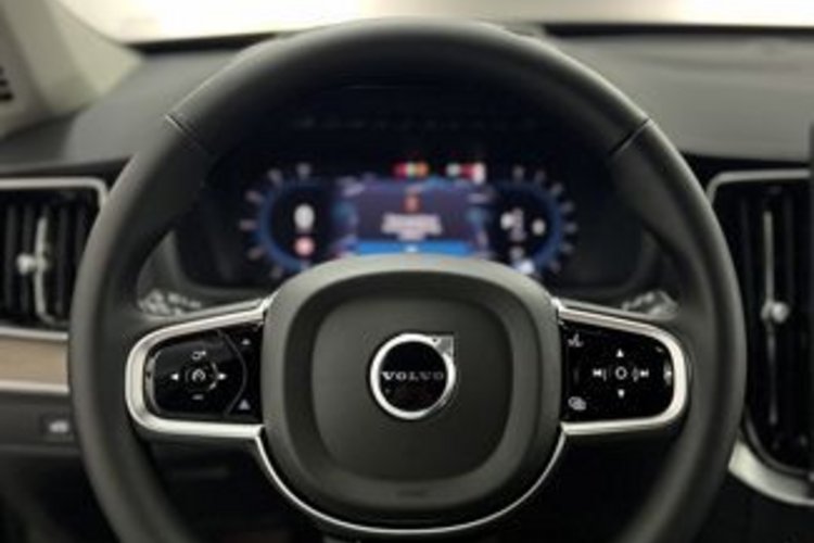 Volvo XC90 XC90 B5 AWD PLUS BRIGHT 7SITZ+AHK+MATRIX+360+HUD
