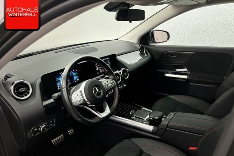 Mercedes-Benz GLA 200 GLA 200 d AMG CARBON PANO+AHK+KAMERA+LED+CARPLAY