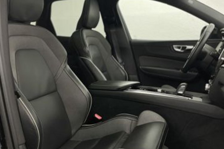 Volvo XC60 XC60 B4 D AWD R-DESIGN PANO+MEMORY+VOLL-LED+KAM