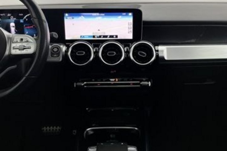 Mercedes-Benz GLB 200 GLB 200 d AMG LINE 7SITZ+PANO+DIGITAL+KAMERA+LED