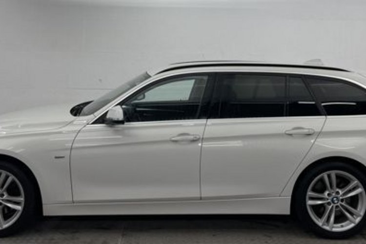 BMW 330 330 d Touring Luxury Line AHK+ADAP-LED+KAMERA+
