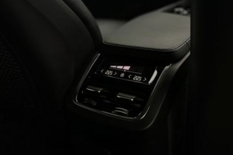 Volvo XC90 XC90 T8 AWD RECH RDesign 7SITZ+AHK+KEYLESS+H/K+