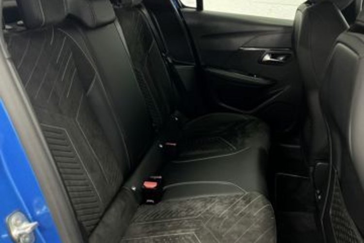 Peugeot 208 208 HYBRID 136 e-DSC6 GT MASSAGE+LED+360+KEYLESS