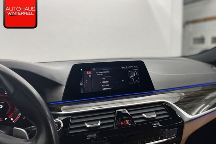 BMW 520 520 d xDrive Sport Line PANO+AHK+STANDHEIZUNG+