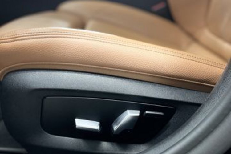 BMW 520 520 d xDrive Sport Line PANO+AHK+STANDHEIZUNG+