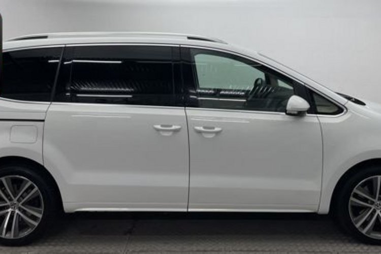 Volkswagen Sharan Sharan 2.0 TDI Highline 7SITZ+ACC+KAMERA+CARPLAY