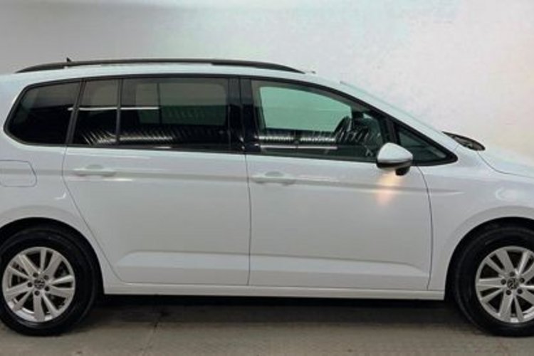 Volkswagen Touran Touran 2.0 TDI 7SITZ+PANO+AHK+STANDHEIZUNG+KAMER