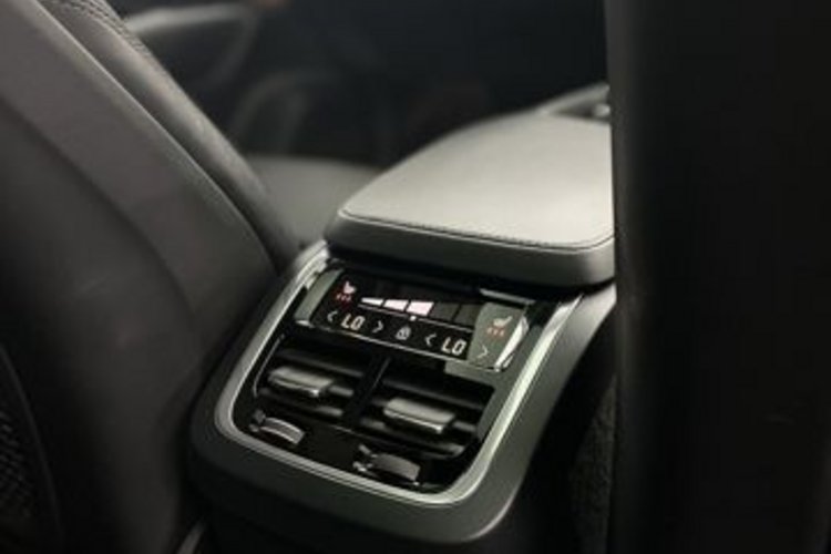 Volvo XC90 XC90 B5 D INSCRIPTION AWD 7SITZ+PANO+LUFT+AHK+