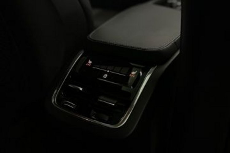 Volvo XC90 XC90 T8 PLUS DARK RECH AWD 7SITZ+PANO+AHK+STANDH