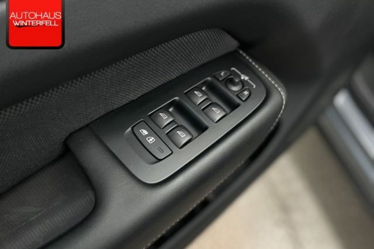 Volvo XC60 XC60 B4 AWD PLUS DARK PANO+AHK+MEMORY+H&amp;K+LED+