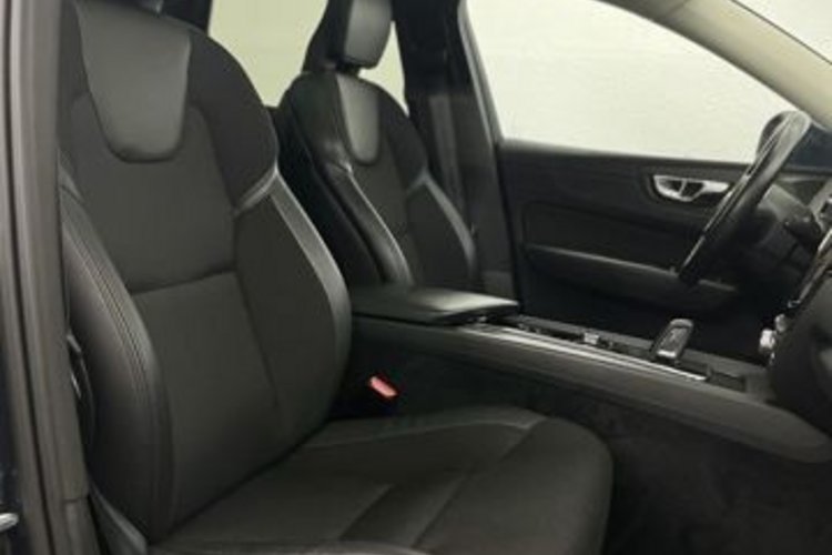 Volvo XC60 XC60 B4 B PRO PANO+AHK+360+MEMO+STANDHEIZUNG+LED