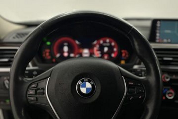 BMW 330 330 d Touring Luxury Line AHK+ADAP-LED+KAMERA+