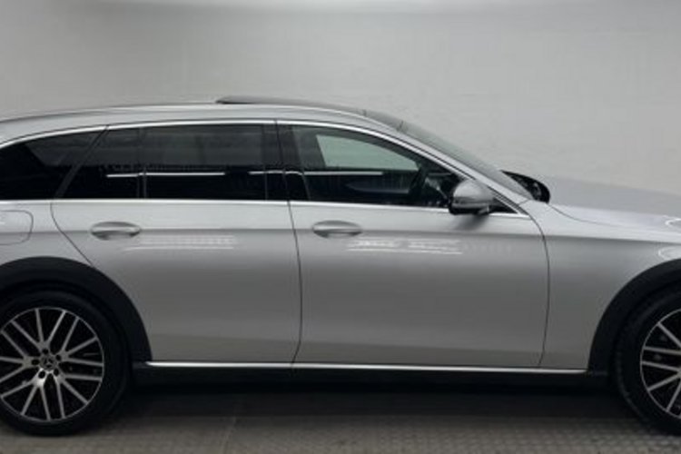 Mercedes-Benz E 220 E 220 d 4M T AVANTGARDE ALL-TERRAIN PANO+LUFT+